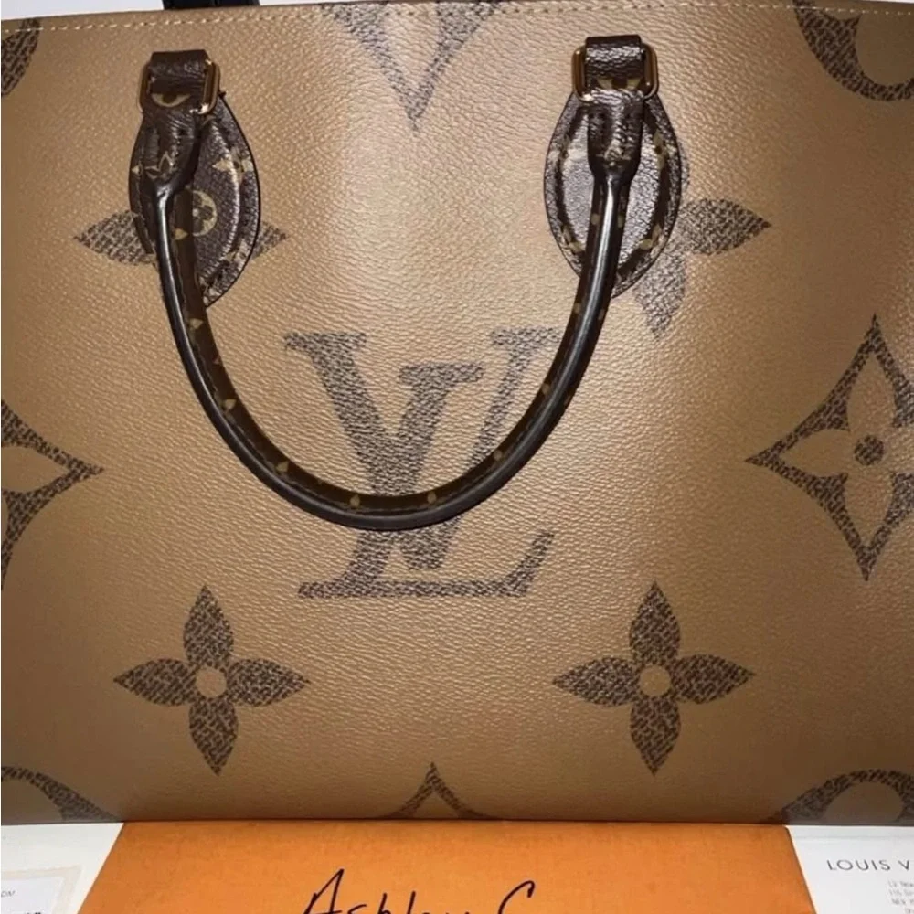 Louis Vuitton On The Go MM‎ Tan and Brown Monogram Tote